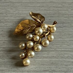 Trifari Gold and Cream Brooch